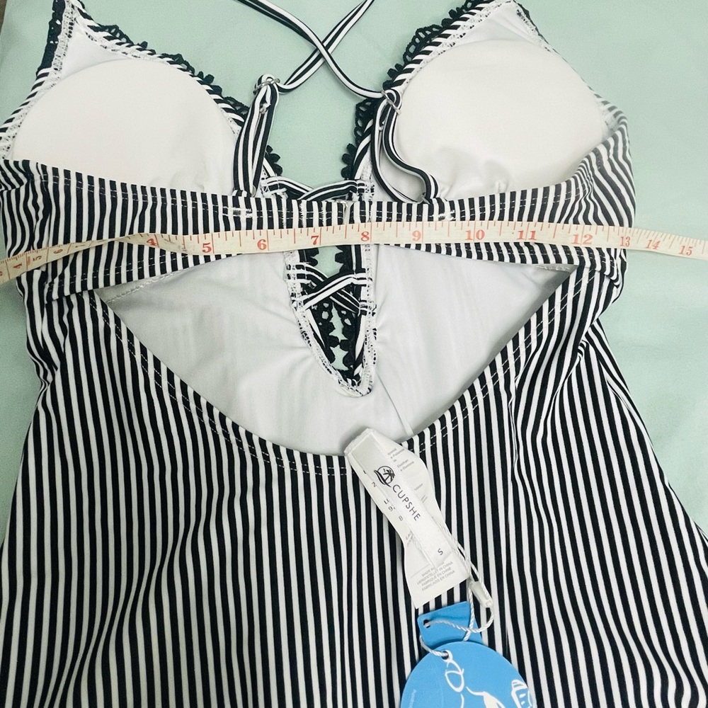 Cupshe Black and White Striped Swimsuit - Picture 5 of 8